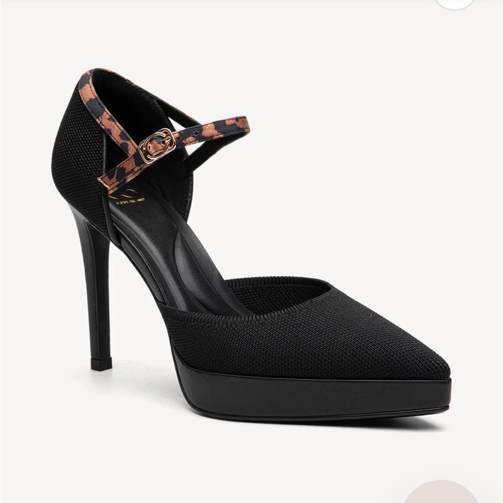 Elegant Black Heels with Leopard Strap
